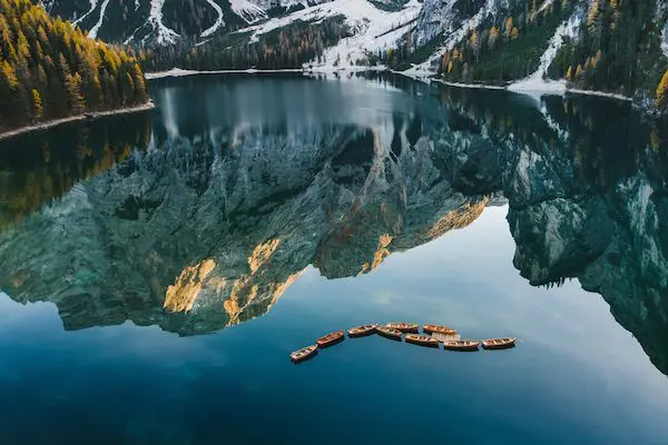 Lago di Braies Dolomiten wandern Hiking Dolomites Wandelen Dolomieten